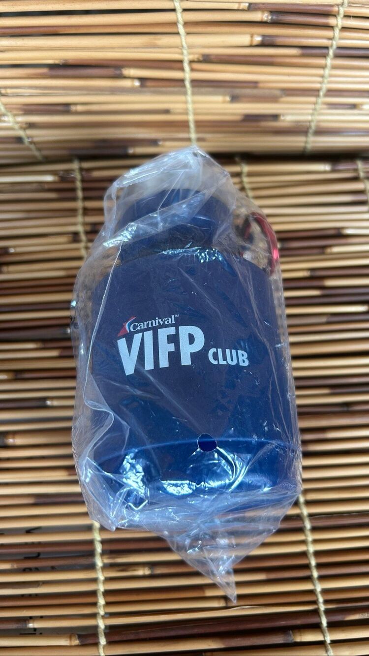 Carnival Cruise Water Bottle VIFP Collapsable Club Expandable Blue New